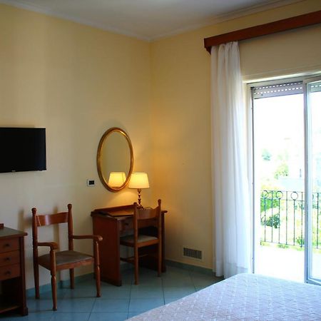 Hotel Terme Alexander Иския Екстериор снимка