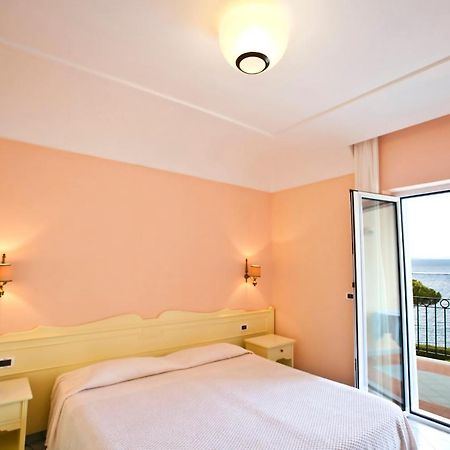 Hotel Terme Alexander Иския Екстериор снимка