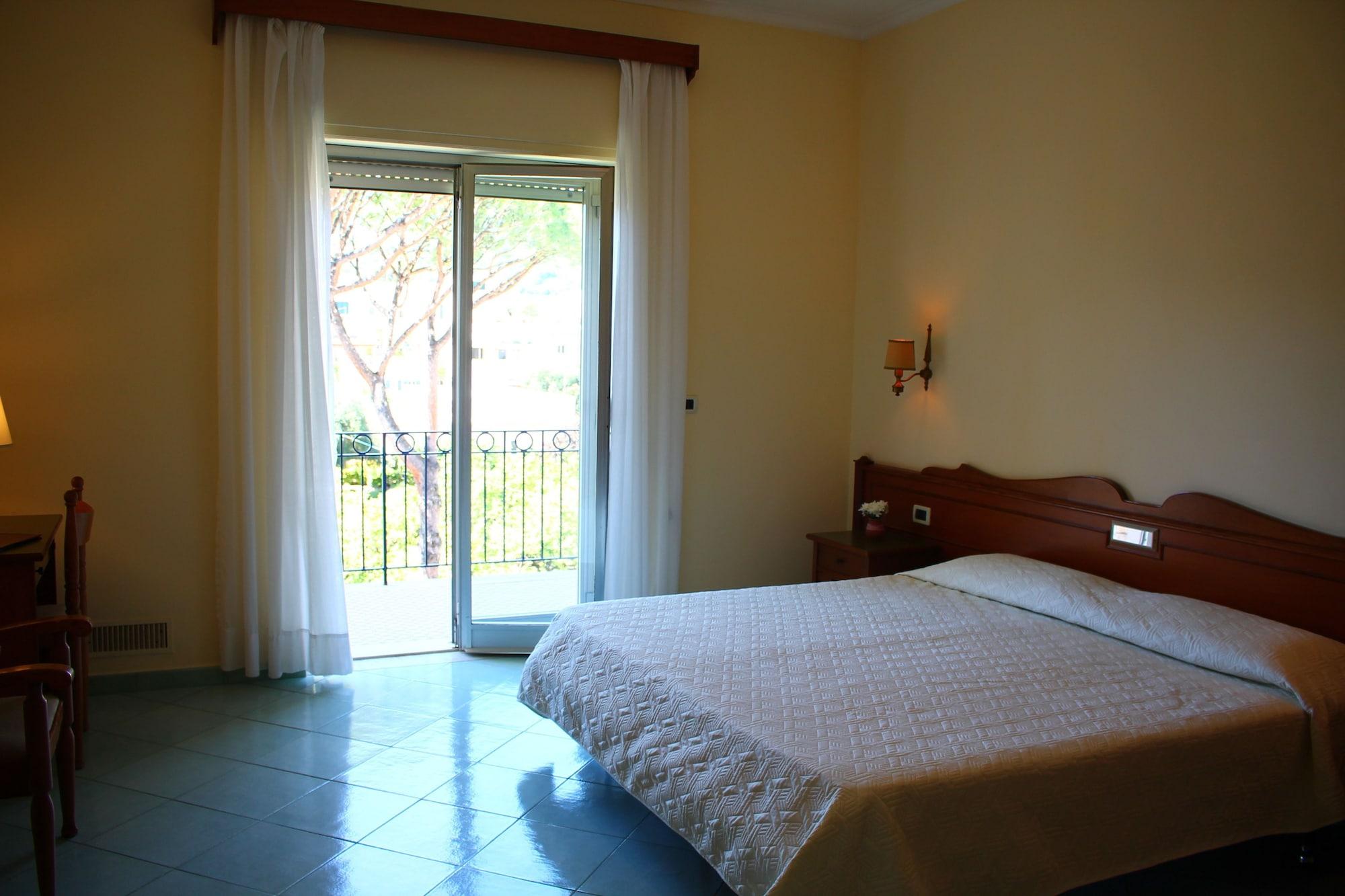 Hotel Terme Alexander Иския Екстериор снимка