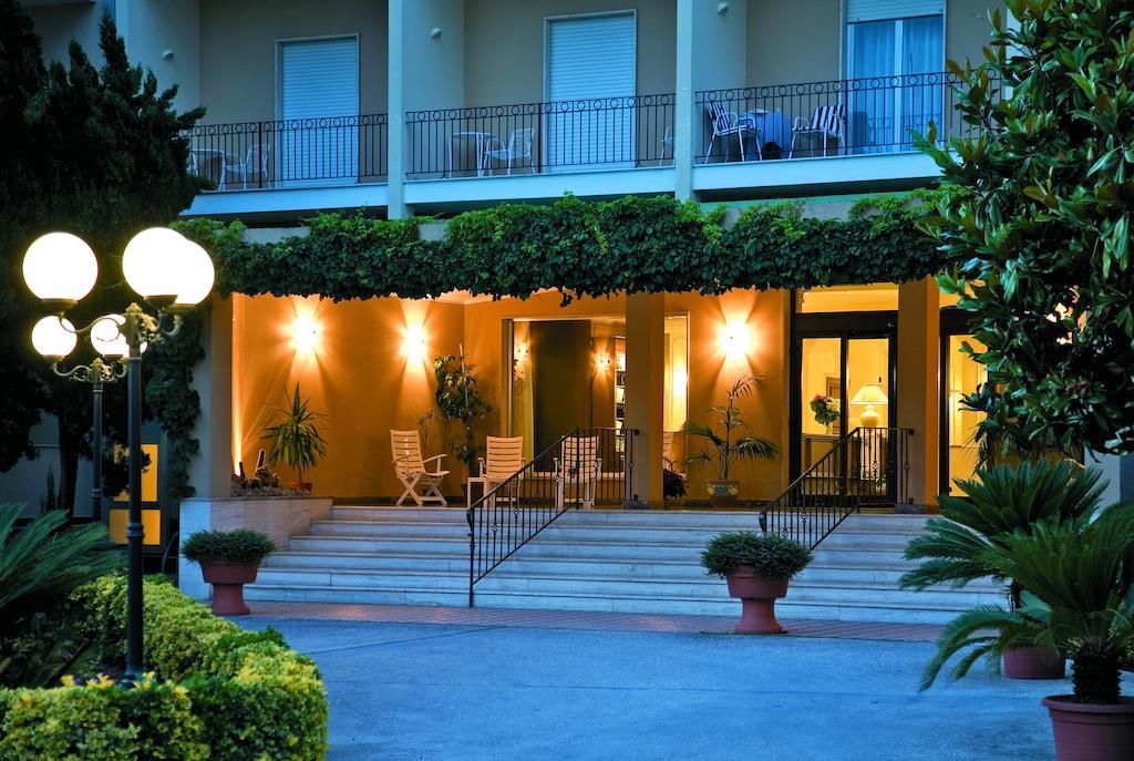Hotel Terme Alexander Иския Екстериор снимка