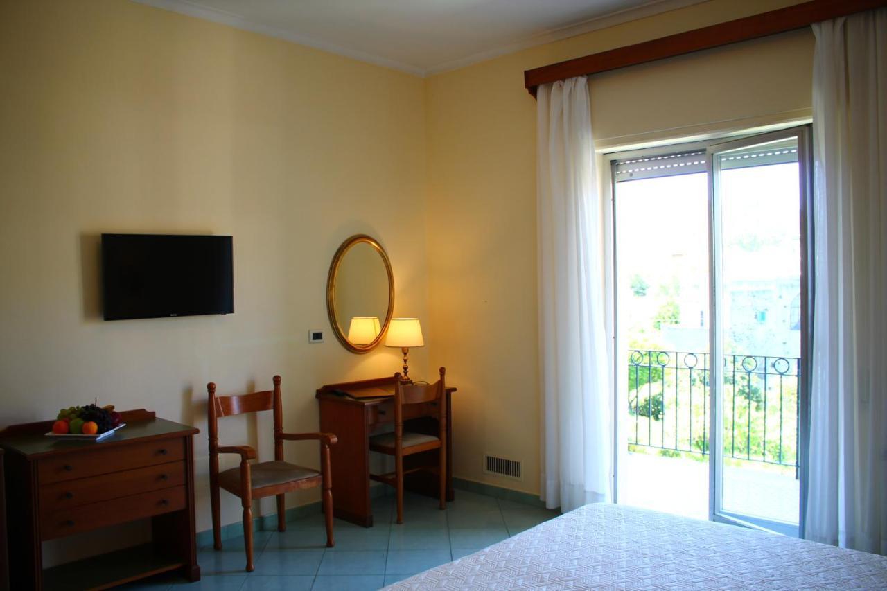 Hotel Terme Alexander Иския Екстериор снимка