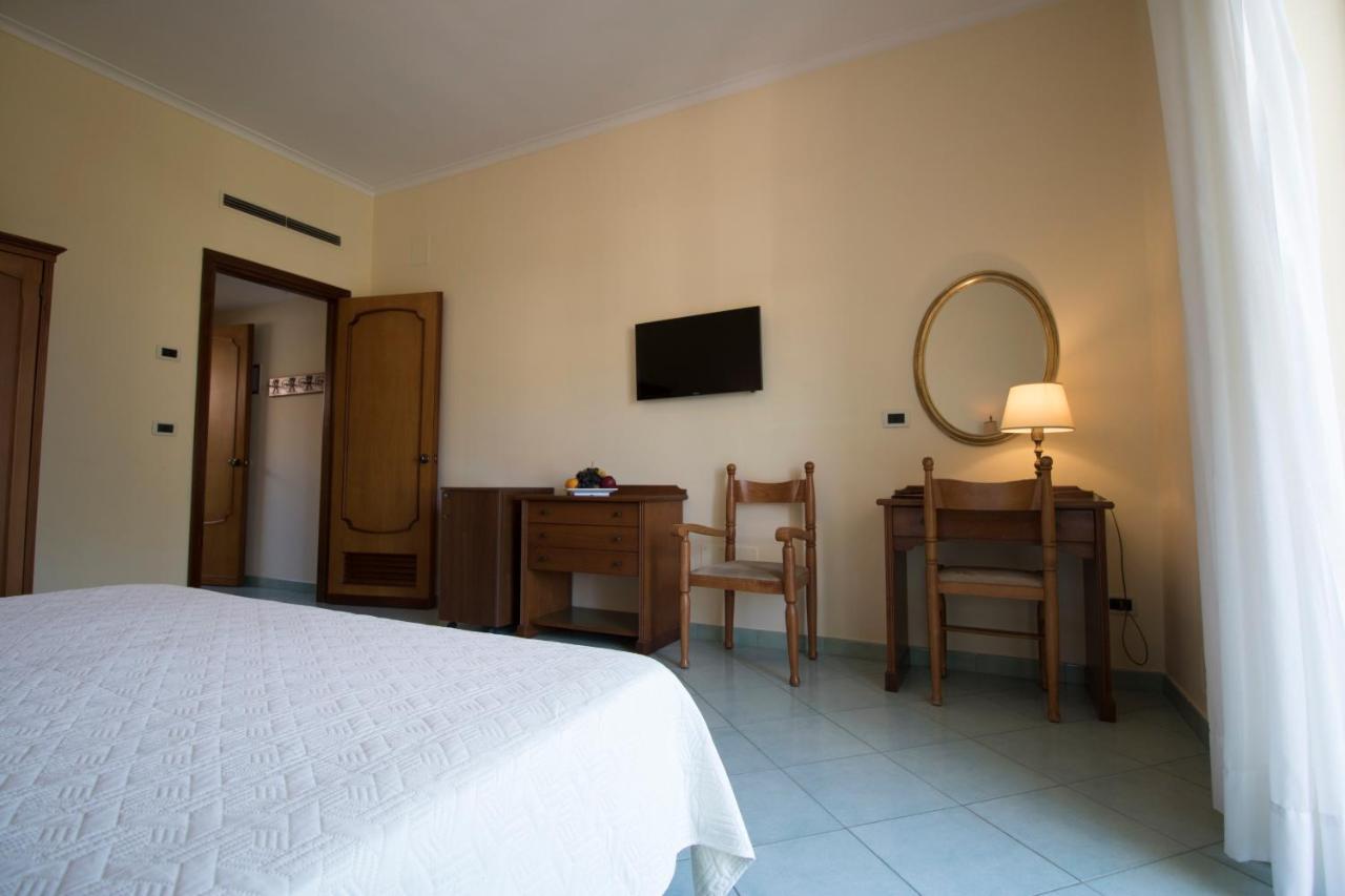 Hotel Terme Alexander Иския Екстериор снимка