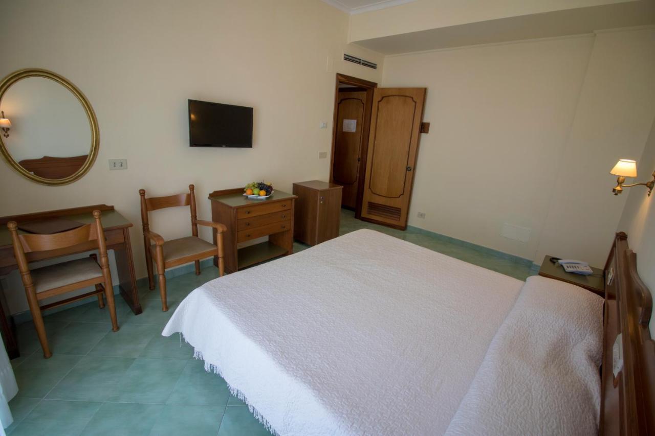 Hotel Terme Alexander Иския Екстериор снимка