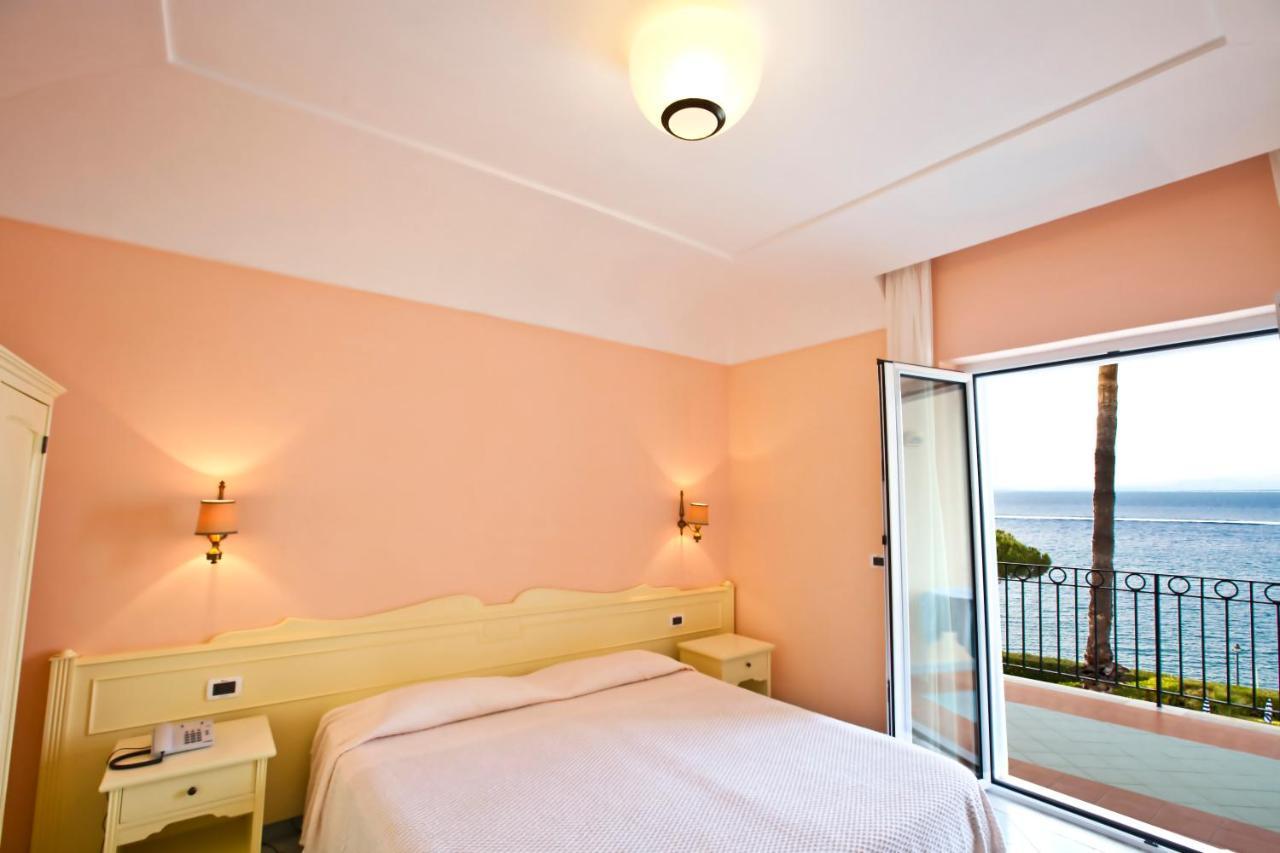 Hotel Terme Alexander Иския Екстериор снимка